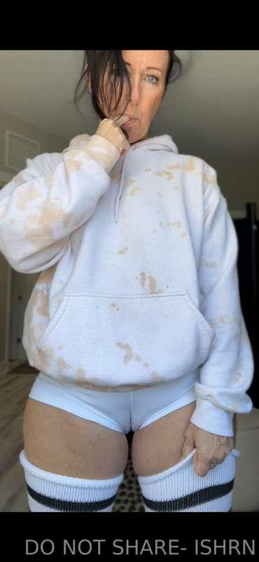 I was recording a camel toe & ass JOI & then this happened…...