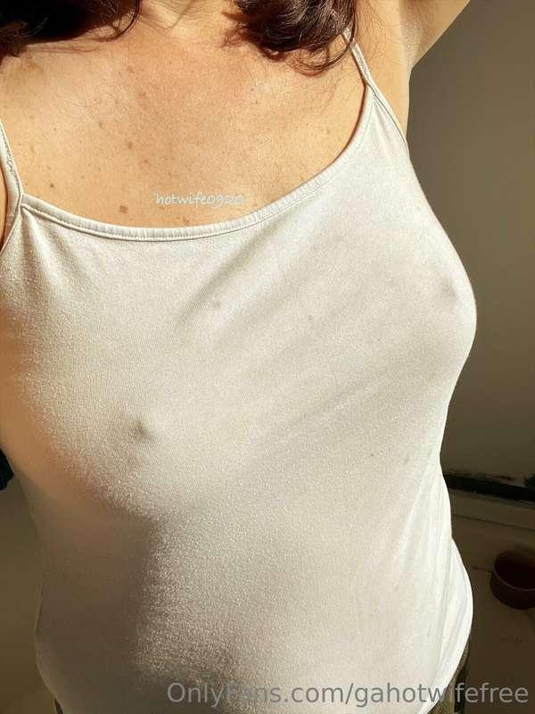 Running errands this afternoon with no bra 😉