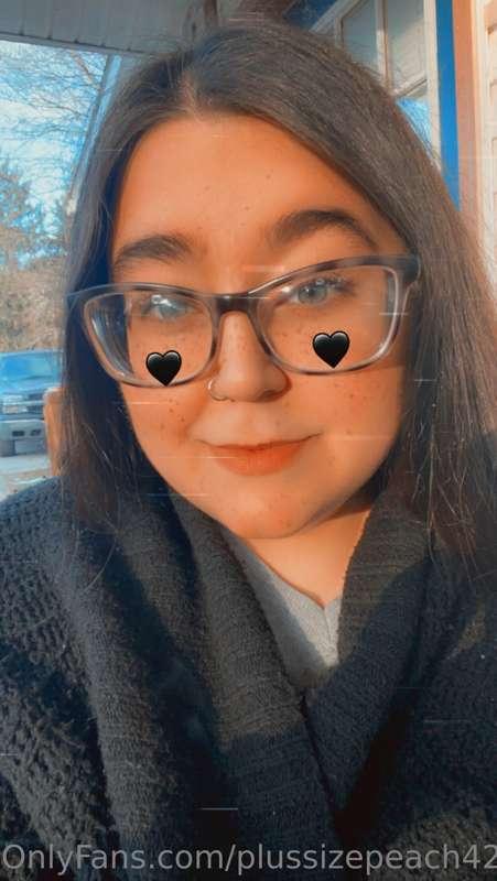Looking for some of my followers to do cumtributes to me 😇 d..