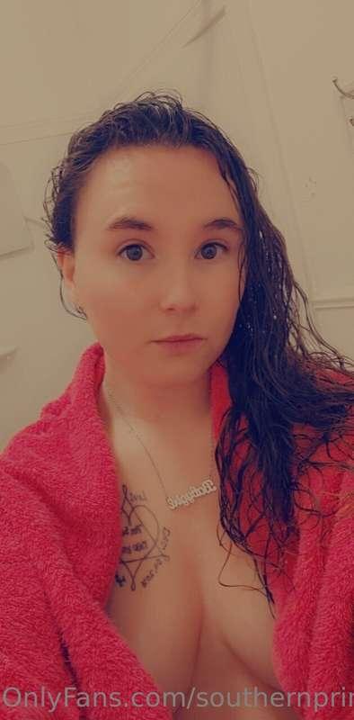 Fresh and clean. Ready to be eaten and fucked. 😘😜