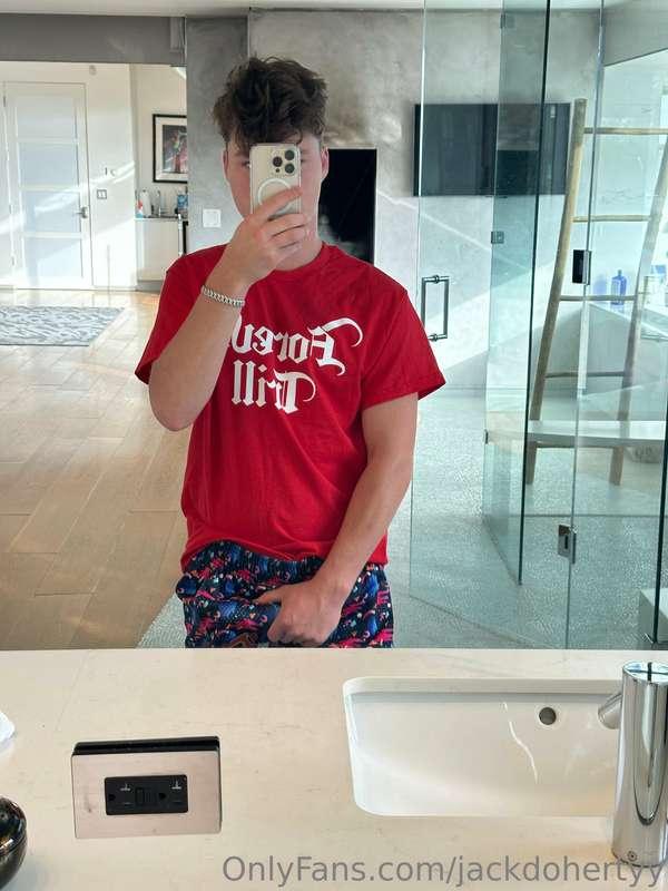 please tell me I'm not the only one who woke up this horny