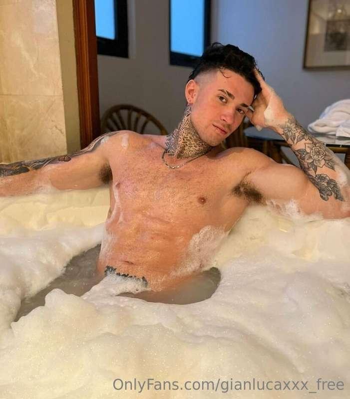 ¿who comes to bathe with me? 🔥