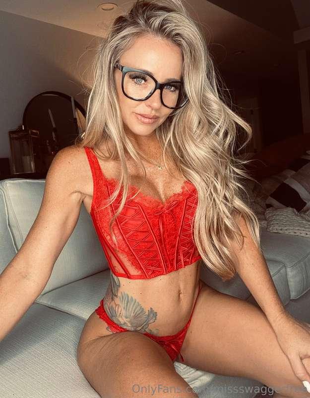 Your daily dose of temptation is here! 💋