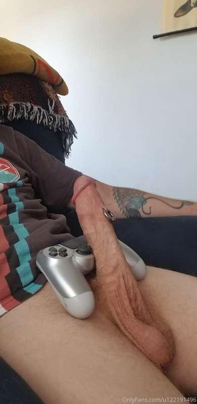 Bored and horny 😑