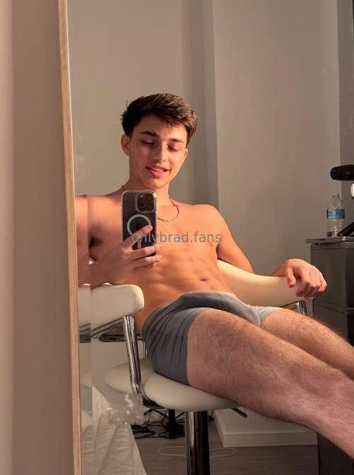 who wants to sit on my lap? 👀