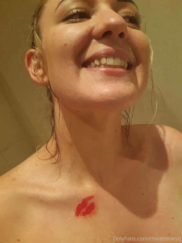 Anyone intrested in who gave me the kisses😉 wasnt my fiance😈..