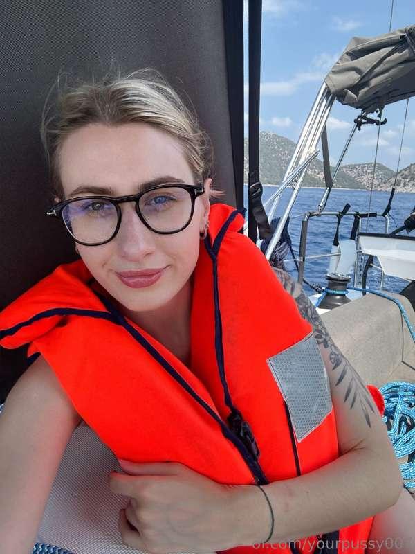 hi, from the boat 🛥️ 