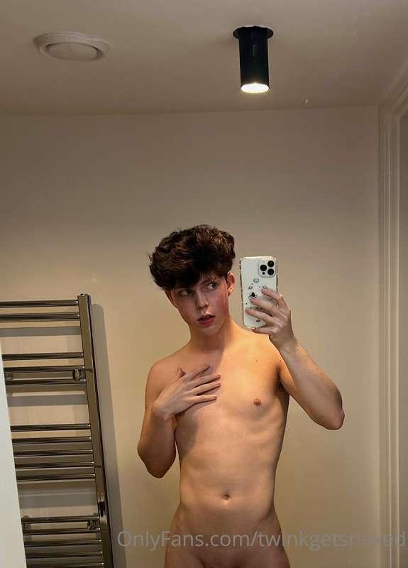 Tip in $3 for the FULL PIC to be sent in your DM's! 🍆🥵