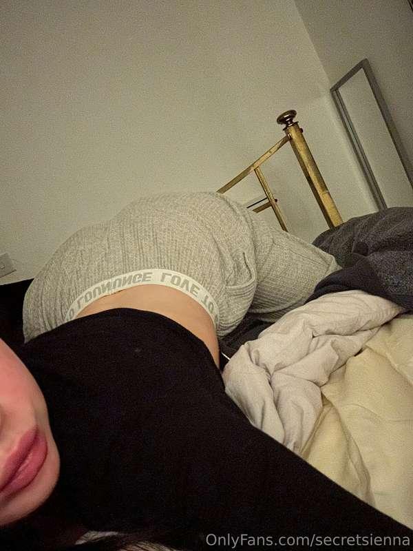 Just stretching i promise🤭🤭🤭🤭🤭