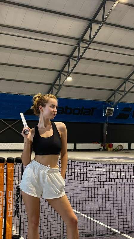 What is your favorite sport?💪🏻 My favourite sport - tennis 🎾..