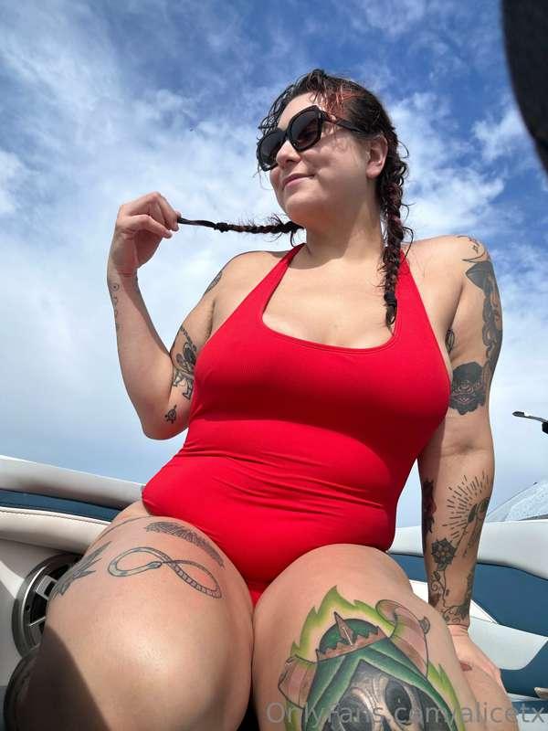 It’s summer time which means I’ll be living in my swimsuit ❣..