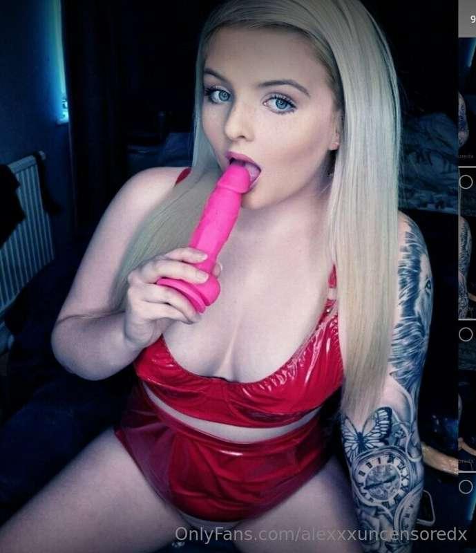 Let’s play a game. Loser sends nudes… I’ll go first 😉