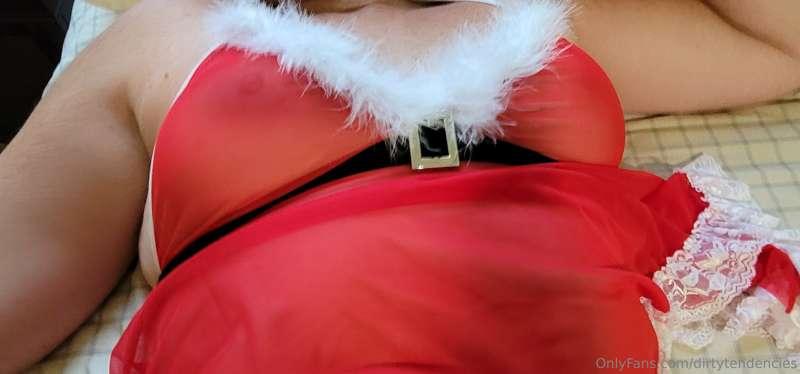 Santa can't cum soon enough! 🎅 🎄 