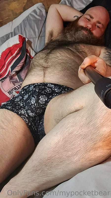 Lazy, Grizzly mornings with fur you can get lost in 🐻😈