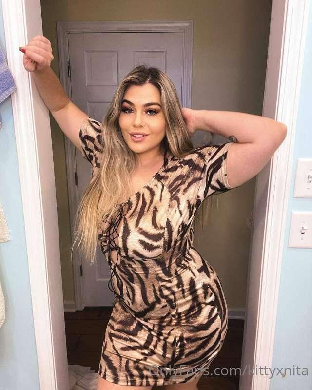 Want to know what's under my dress?! 😛
@kittykfans