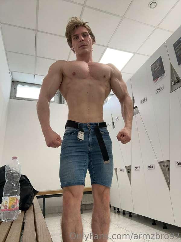 armzbro97 image #0