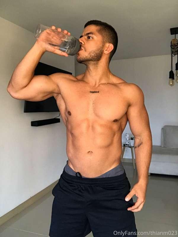 Al llegar de entrenar, me gusta quitarme toda la ropa y hace..