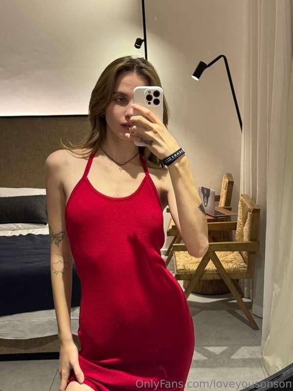 I’m in love with this red dress…and it needs no underwear 🤭