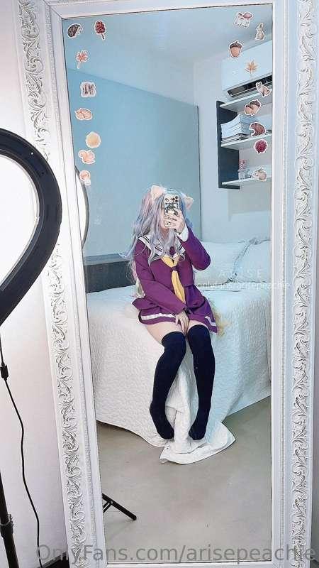 I’m here all cute for you and I wait to receive head pats!!