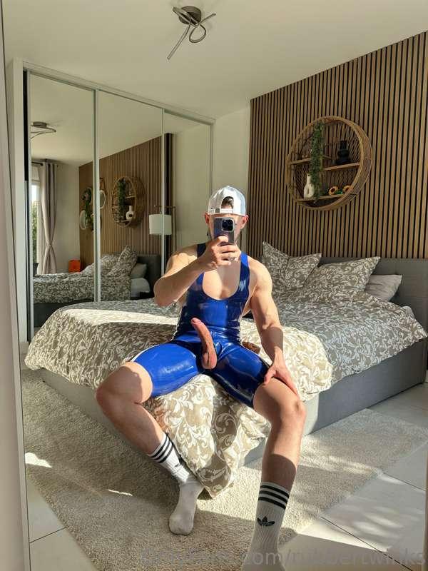 Swipe to zoom on my big cock, impossible to fit in this late..