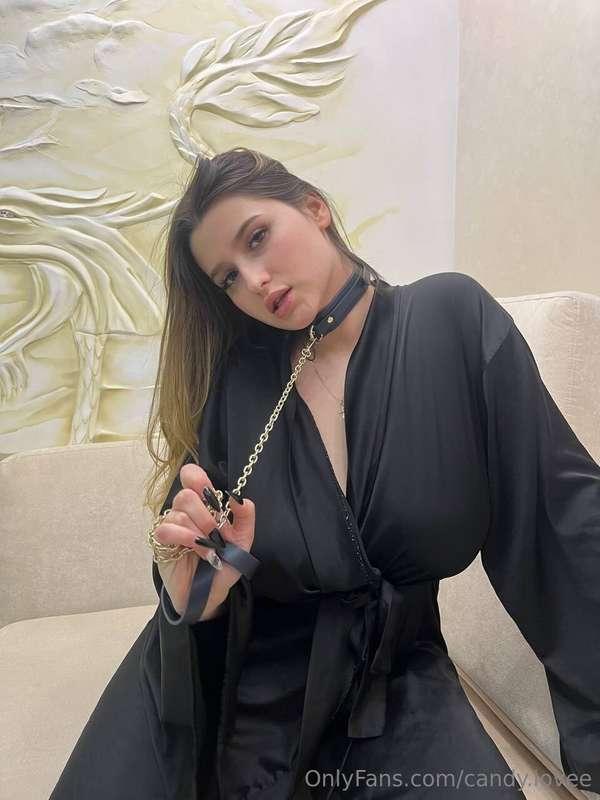 A bad girl deserves to be punished?😈😈😈