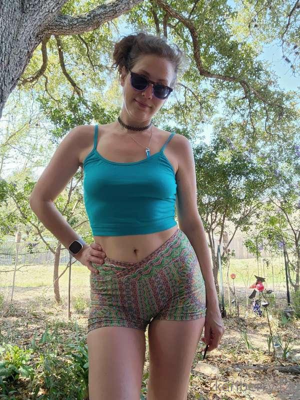Enjoying this lovely weather by getting naked outside 💞