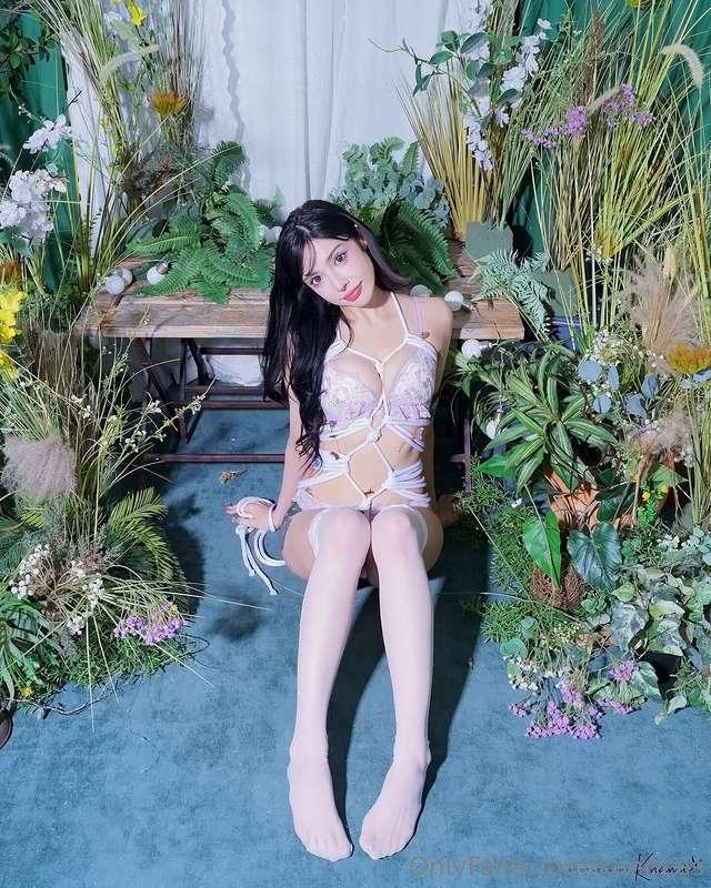 DM if you want to treat me to get my nails done 🖤 I need it ..