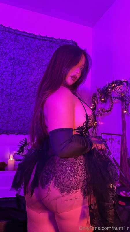 Come taste a bit of my 🍰, I promise it's safe 😈