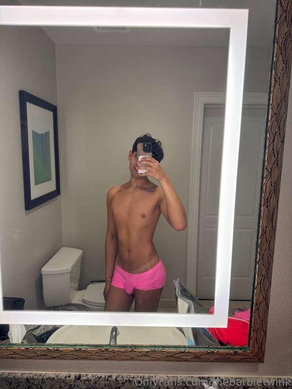 pink undies 😊 do they look cute on me ?
