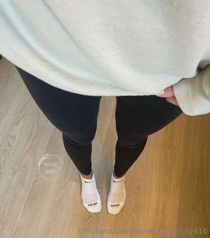 winter means cold toesies🥶