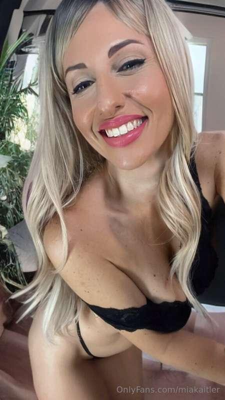 💋 Come explore my wildest fantasies with me... 🌌😏