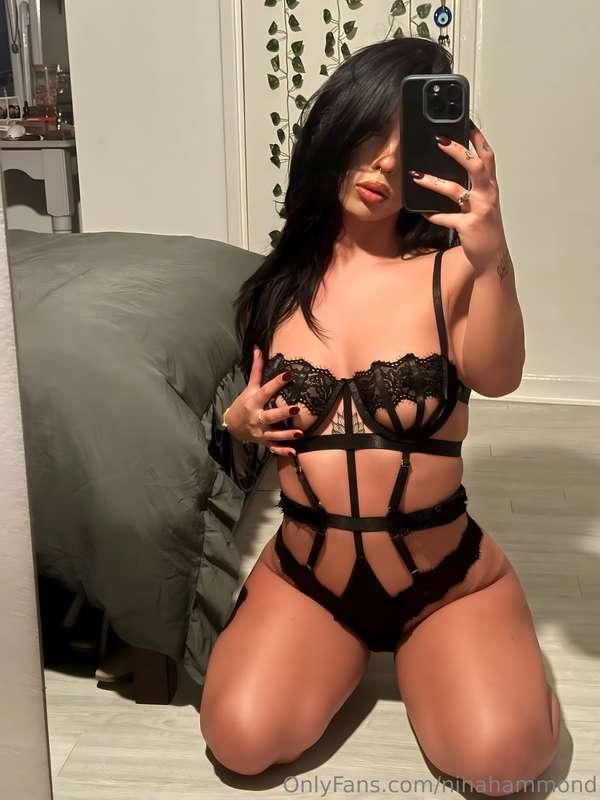 Am I cute or hot?💕