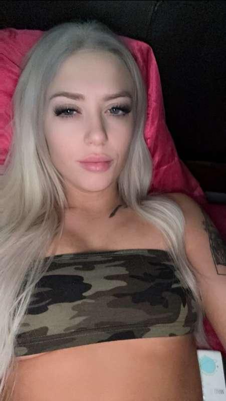 Quick screaming orgasm before my roommates get home😩💦 I crea..
