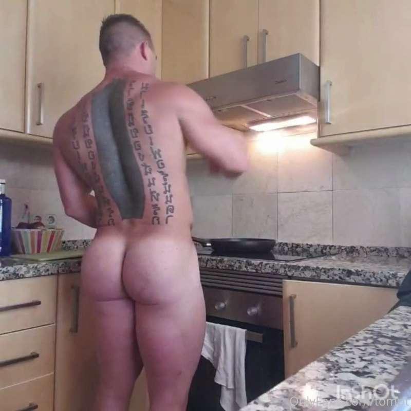 Cooking time. Who s hungry ?  Full video to come soon.🍑