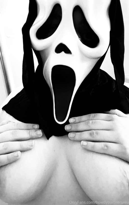 I send special pics to those who constantly interact and tip..