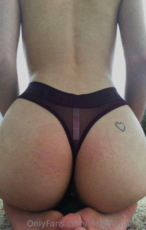 Do you like ass or titties?🙈
