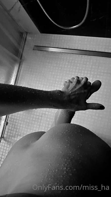 Tip 5$  For photo or 10$ For video  to get my feet bundle of..