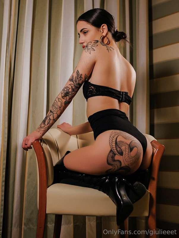 Stavo provando dell’intimo sexy che ho comprato online, che ..