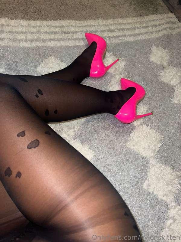 Just wanted to show you my heart pattern tights I had on ton..