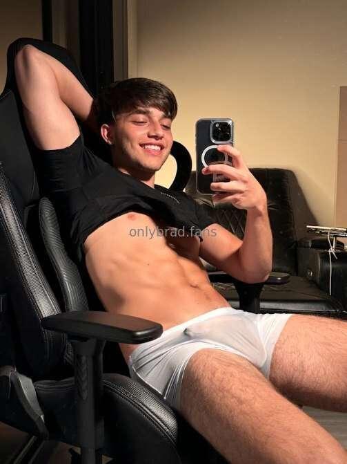 hope this ain't too distracting 🤤🍆