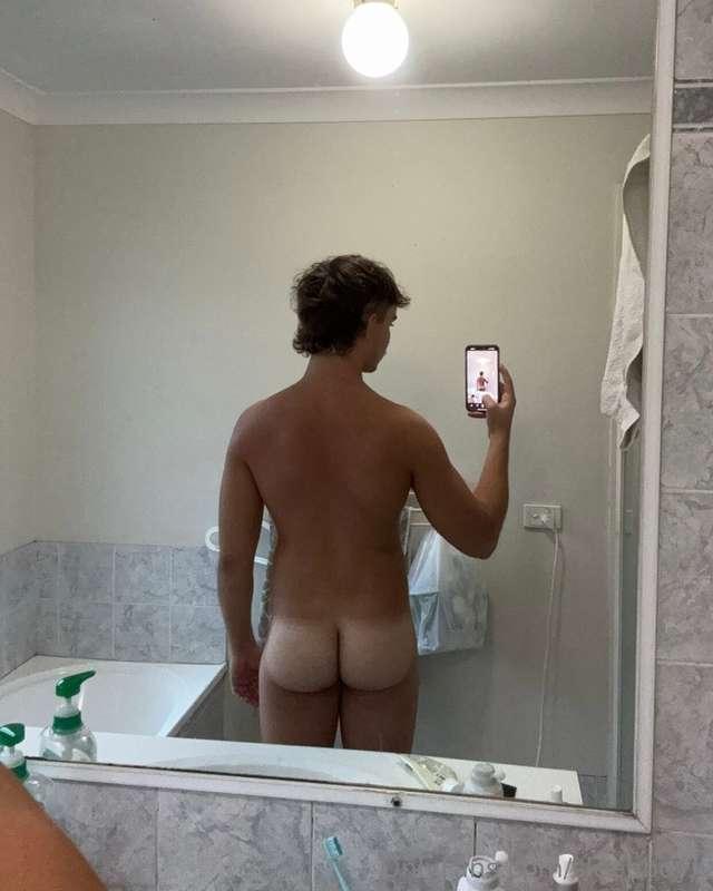 Who wants to rim me first ?