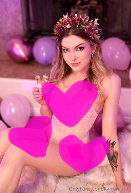 BIRTHDAY SET IS HERE YIPPEEEE 
I'm so excited to share my fi..