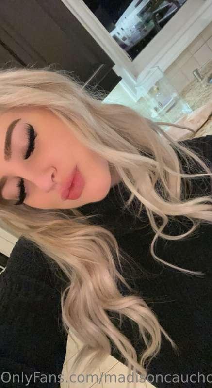 Hey! Make sure to check your messages right now!😇just sent o..