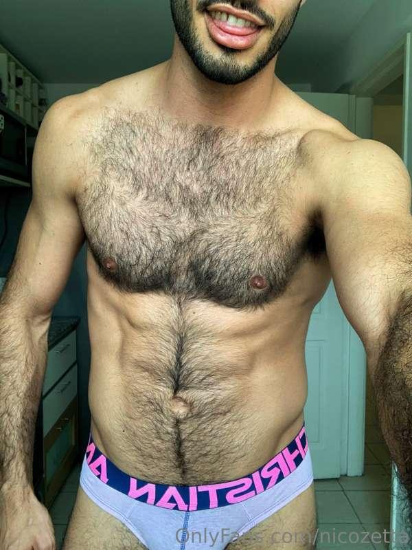 Looking at some improvement on my body at the gym 😏