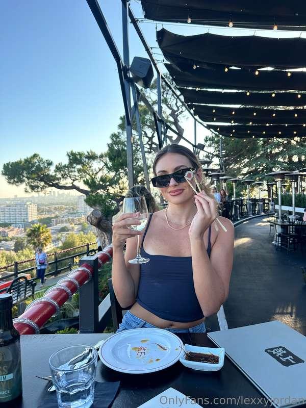 I loveeee sushi 🍣 😋