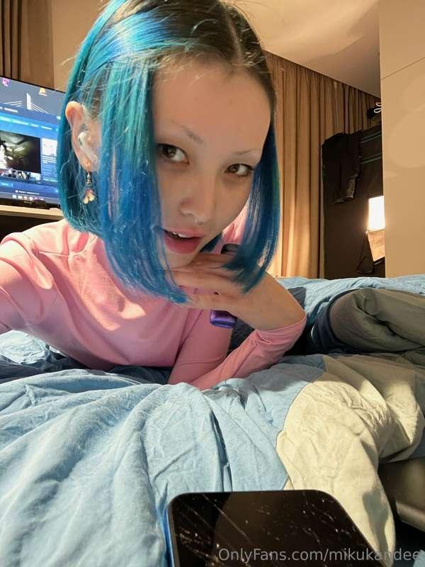 My first LIVE STREAM is today, be active in chats for the ex..