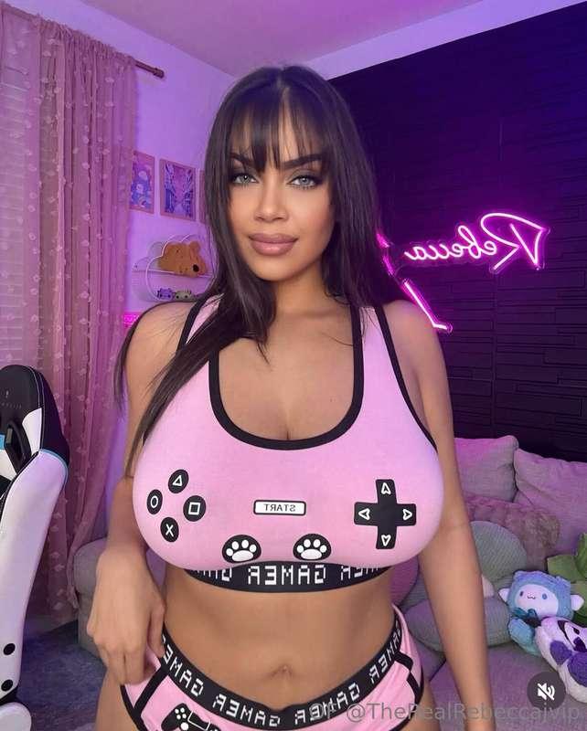 Gamer girl’s still up… care to play? 🎮💋