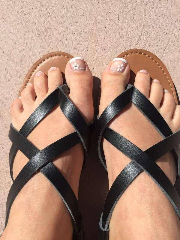 My pretty pedicure today :) #diamonds #tinyfeet 
