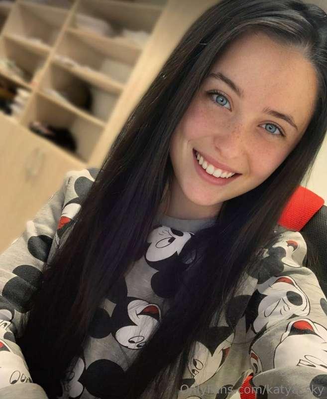 FREE NOW This cutie is online and horny!!! 🥵😈 @lindseyxheart..