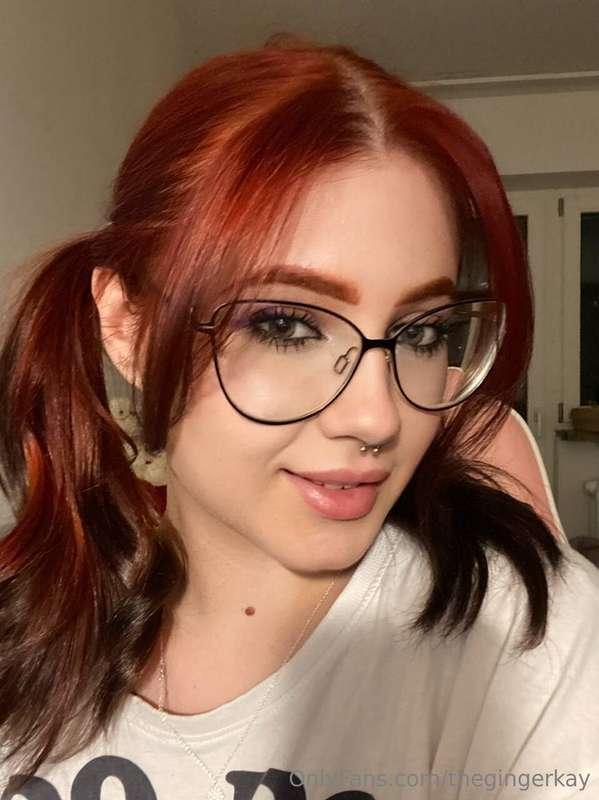Do you like when someone wears glasses? 😎🎀